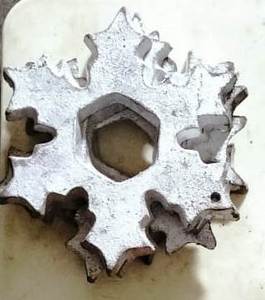 Los últimos productos de decoración navideña como copos de nieve en aluminio en bruto colgantes utilizados como adornos en el árbol de Navidad y la decoración del hogar - Product Image 3