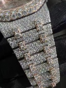 Reloj de lujo de dos tonos de oro rosa y plata Moissanite para hombres VVS Diamond Studded Dial Venta al por mayor Premium Hip Hop Style Timepiece - Product Image 3