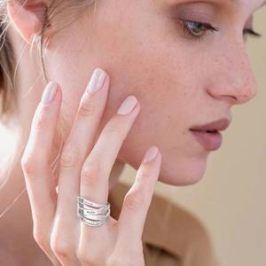 Bague en acier inoxydable plaqué or 18 carats gravée sur mesure bague enveloppante à noms multiples cadeau de bijoux de famille personnalisé bague à la mode 3-5 - Product Image 3