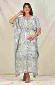 Caftán de Muselina Estampado Floral para Sesión de Fotos de Maternidad, Caftán de Lactancia con Cierre para Fácil Acceso, Venta al por Mayor en India - Product Image 3