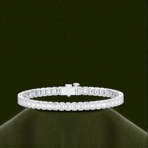 Pulsera de tenis con bisel de diamantes de moissanita de corte esmeralda de 6,62 quilates para mujer hecha en platino de quilates - Product Image 5