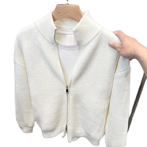 Veste polaire polyvalente à fermeture éclair de couleur unie pour hommes doublée de laine tricotée coupe ajustée automne hiver logo imprimé sur le devant - Product Image 1