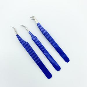 Pince à cils en acier inoxydable de précision à poignée diamantée au design personnalisé, couleur bleue russe pour la beauté - Product Image 6