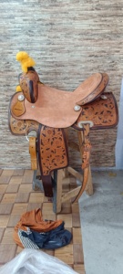 Silla de Montar Inglesa/Estilo Western de Cuero Premium Hecha a Mano, Diseño Exclusivo, Duradera y Cómoda, con Herrajes de Madera/Plástico y Acero Inoxidable - Product Image 6