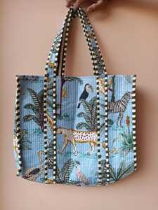 Bolsa de Mano de Lujo con Estampado de Tigre, Fabricada en India por un Fabricante y Exportador Indio, Forro de Lona, Estilo de Hombro a la Moda - Product Image 5