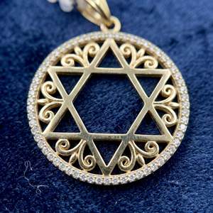 Pendentif Médaillon Étoile Héritage Céleste, en Argent Plaqué Or, Étoile à Six Branches Ronde, Symbole Symbolique, Bijou Culturel - Product Image 2