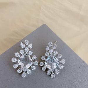 Pendientes de lujo con chispa de circón, pendientes elegantes para mujer para ropa de fiesta, accesorios de moda con piedra de circón para regalos - Product Image 1