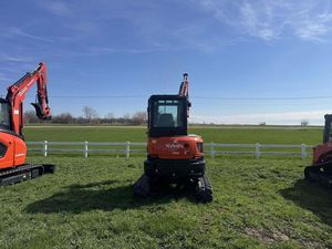 Miniexcavadora Kubota U35-4, Excavadora Compacta Hidráulica con Motor Potente para Trabajos de Construcción - Product Image 6