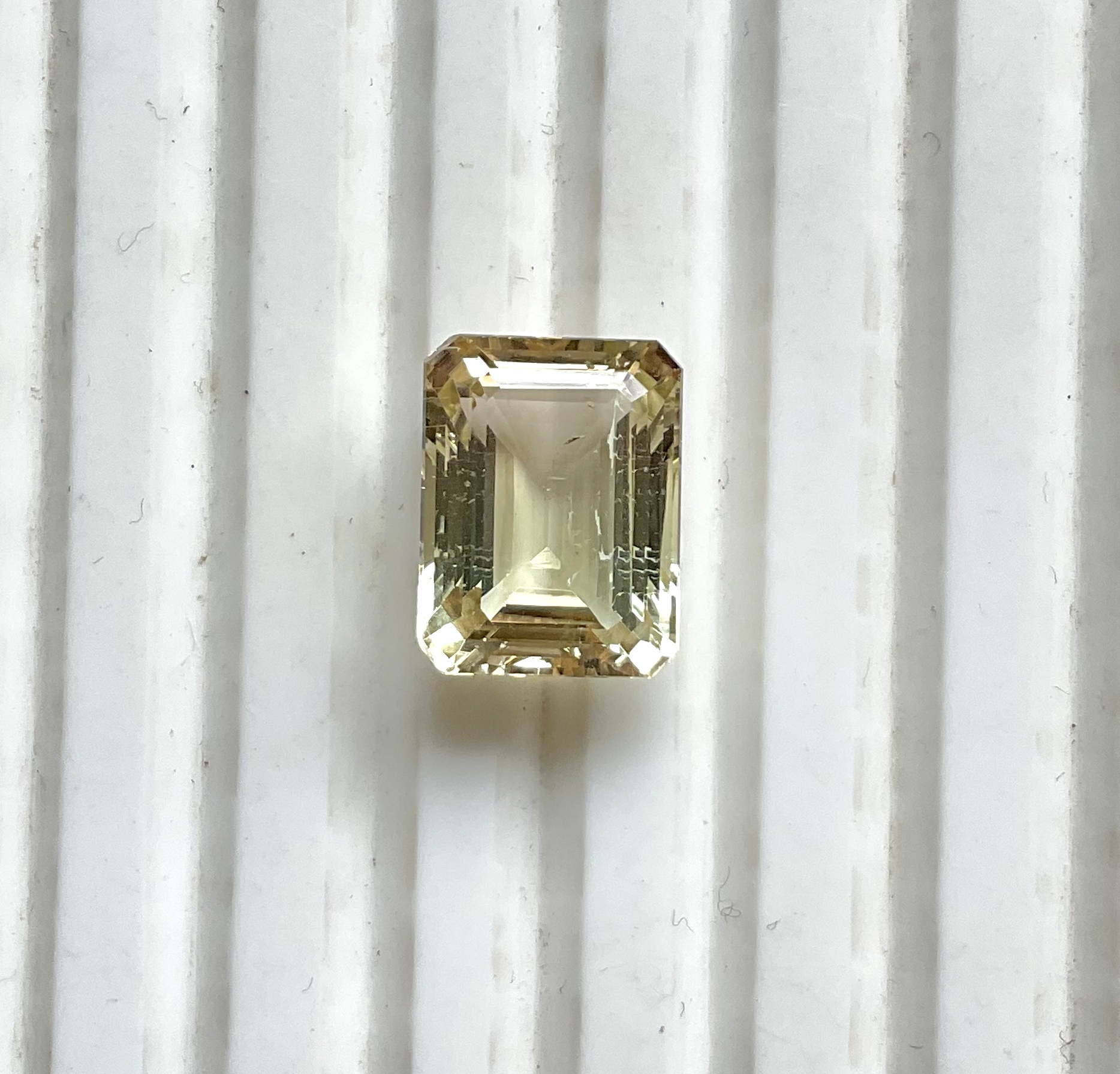 สีเหลือง