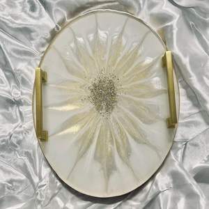 Plateau en résine fait main avec technique d'émail de couleur finition brillante luxueuse pour desserts apéritifs fruits décor de table élégant - Product Image 1