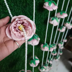 Guirnaldas de hilo de rosas para decoración Nikah y cuentas decorativas para colgar en la pared para función de boda Haldi Mehendi y decoración Sangeet - Product Image 1
