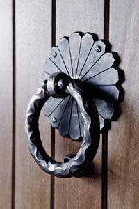 Mysti Knock Anneau de porte gothique Design moderne et durable Heurtoir en laiton pour fenêtre d'entrée Accessoires de chambre à coucher finis anciens - Product Image 3