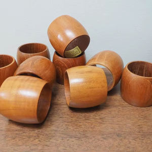 Anillos de Servilleta Modernos y Ecológicos de Resina, Metal, Madera y Vidrio, Decoraciones de Mesa Personalizables por MS Handicraft - Product Image 1