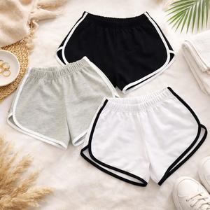 Shorts de course et de fitness pour hommes, respirants, à séchage rapide, imprimés numériquement motif léopard, multicolores et personnalisables, style streetwear - Product Image 3