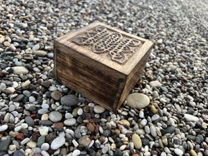 Coffre au trésor en bois écologique fait à la main manguier bijoux noeud poli 10 \ "boîte décor à la maison bibelot avec amour Style - Product Image 3