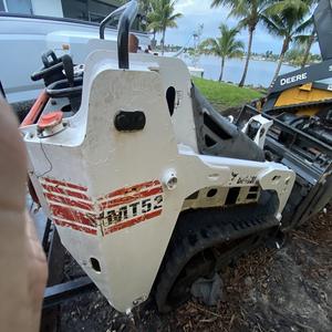 Bobcats MT52Steer ASV Chargeur frontal à moteur diesel Chargement élevé Moment Construction Chargeur à usage intensif - Product Image 4