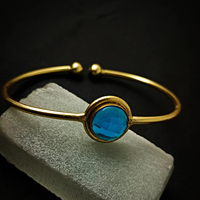 Bracelet artisanal pour femme, plaqué or, en laiton, avec pierre précieuse de quartz, forme couronne classique, certifié par un tiers