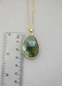 Collier pendentif en or labradorite à facettes Long bijoux en labradorite naturelle élégant collier de pierres précieuses grises - Product Image 2