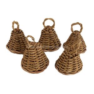 Juego de 6 adornos de árbol de campana de Navidad de ratán natural hechos a mano Vietnam al por mayor para decoraciones navideñas - Product Image 1