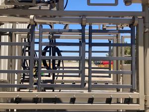 Nouveau 2024 CATTLE CHUTE Circle T Chutes, bacs d'encastrement hydrauliques avec moteur de pompe et roulement - Product Image 6