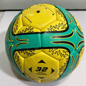 Ballon de football en cuir PU cousu à la main pour l'entraînement professionnel, léger et durable pour hommes/femmes/jeunes/garçons/filles - Product Image 4