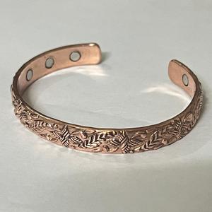 Venta caliente Nuevas pulseras de cobre puro de moda Brazaletes de estilo vintage para hombres y mujeres por United Trade World - Product Image 1