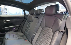 CONDIZIONI PERFETTE Usato 2025 <span class=keywords><strong>Audi</strong></span> <span class=keywords><strong>S</strong></span> <span class=keywords><strong>e</strong></span>-<span class=keywords><strong>tron</strong></span> GT Premium Plus PRONTO PER LA SPEDIZIONE IN TUTTO IL MONDO - Product Image 4