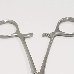 Pinces chirurgicales Kocher en acier inoxydable, conception droite à verrouillage, pour usage médical, hospitalier, chirurgical et en salle d'opération - Product Image 3