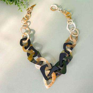 Collar de Cuerno Natural Moderno y Ecológico Hecho a Mano para Unisex por SANIYA HANDICRAFT - Product Image 3