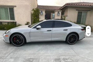 AWD hautement équipé avec 550hp V8 sièges en cuir nouvellement utilisés caméra arrière direction gauche - Product Image 3