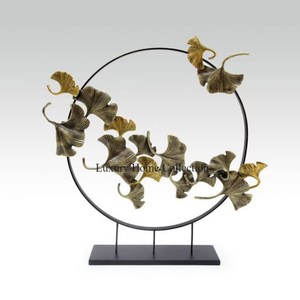 Bague élégante de forme ronde Feuilles Designer Moderne Fantaisie Art de table Objets de chevet fabriqués à la main avec base de couleur noire - Product Image 1