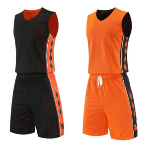 Ensemble de maillots de basket-ball personnalisés en polyester respirant pour hommes avec uniforme imprimé et logo Vêtements de sport pour garçons - Product Image 4