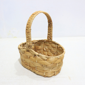 Cesta Ovalada Pequeña de Jacinto de Agua Tejida a Mano de Artex Dong Thap con Asa para Regalo - Product Image 3