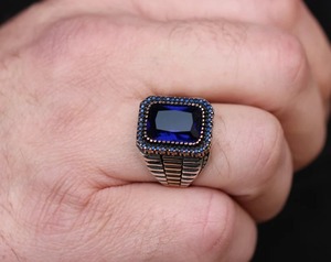 Bague de fiançailles pour hommes saphir bleu royal diamant vendeur indien argent sterling 925 pierre précieuse saphir bleu belle bague. - Product Image 5