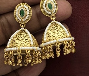 ชุดสร้อยคอแบบโชคเกอร์ดีไซน์เนอร์คุณภาพพรีเมียม ผิวสัมผัสแบบด้าน สีทอง สวยงาม พร้อมต่างหู สำหรับงานแต่งงาน คอลเลคชั่นสำหรับผู้หญิง - Product Image 2