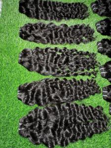 Vente en gros de cheveux indiens vierges Remy naturels bouclés cuticules alignées cheveux d'un seul donneur non transformés - Product Image 4