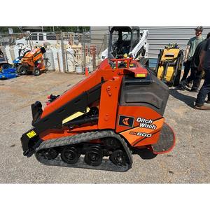 Cargadora Compacta SK600, Máquina de Trabajo Pesado - Product Image 1