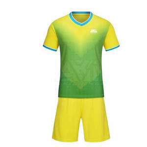 Uniforme de Fútbol de Poliéster de Alta Calidad para Hombre Adulto, Fabricación en Fábrica, Color Personalizado, Secado Rápido, Transpirable, Características Personalizadas - Product Image 1
