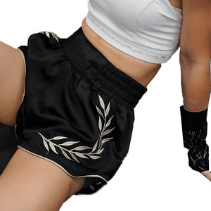 กางเกงมวยไทยผู้หญิงสีดำ-ทอง คุณภาพพรีเมียม รุ่นใหม่ล่าสุด แบบมืออาชีพสำหรับผู้ใหญ่ รับสั่งทำพิเศษ - Product Image 5