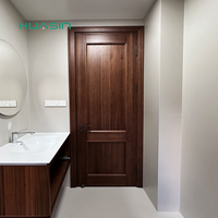 Porte intérieure battante moderne en bois massif, design personnalisé Huasin, pour villa, hôtel, chambre.