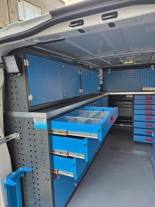 Système de rangement et d'étagères modulaires pour l'intérieur des fourgons, pour une gestion organisée du fret et de l'espace dans les véhicules, en ensembles droit et gauche - Product Image 3