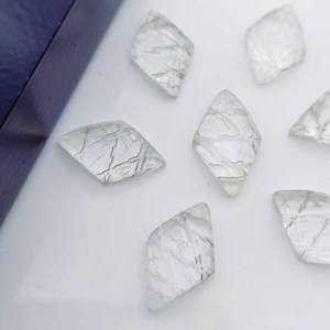 Pierre précieuse en cristal de quartz sculptée à la main, forme fantaisie, intersection au dos, pierre en vrac, 16x10 mm - Product Image 2