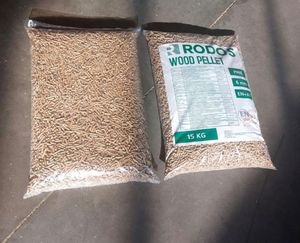 Pellets de madera ENplus-A1 de roble en forma de trozos, 1.5% de ceniza, 99.9J de calorías, combustible de combustión prolongada para cocinar, madera pura de pino, bolsa europea. - Product Image 3