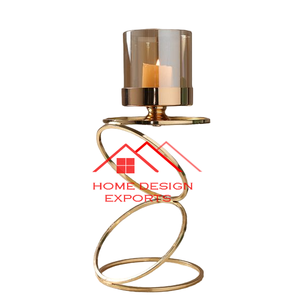 Diseño de troquelado Portavelas de metal de hierro con acabado dorado con vidrio Decoración de sala de estar de lujo para el hogar Vela cotiva - Product Image 4