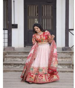 Tenue indienne traditionnelle Lehenga pour femme avec chemisier élégant et Dupatta Parfait pour les festivals et les occasions de mariée - Product Image 3
