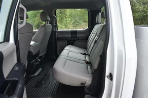 Camioneta de Trabajo de Tamaño Completo de Uso Rudo 2024, 4 Puertas, con Motor Potente y Capacidad de Remolque, Sin Accidentes - Product Image 2