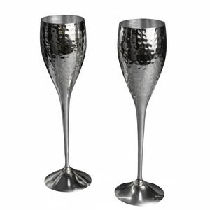 Gobelet à vin moderne martelé à la main en acier inoxydable durable, finition bicolore argent et or, verrerie en métal pour bar à domicile et décoration de mariage - Product Image 2