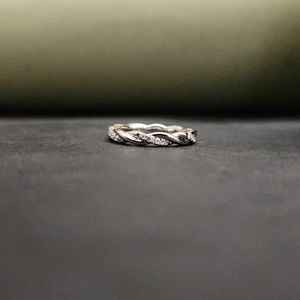 Elegante Anillo de Eternidad con Diamantes en Oro Sólido de 14 Quilates y Acero Inoxidable, Estilo Único para Regalo de San Valentín - Product Image 2