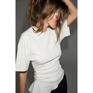 GRIMELANGE SOREV Blusa de manga corta con corte asimétrico y cuello redondo de tela suave para mujer - Product Image 2