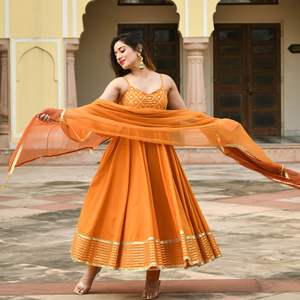 El último diseñador impreso con encaje de hilo de trabajo manual en el borde Anarkali Kurtis impreso - Product Image 1